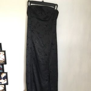 Elegant, strapless dress